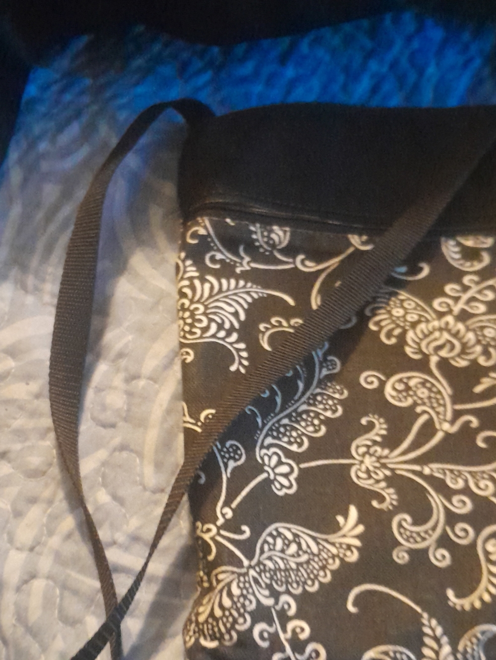 Janine King Designs Finely Handcrafted Cloth Crossbody Purse/Handbag Black & Whi View 2